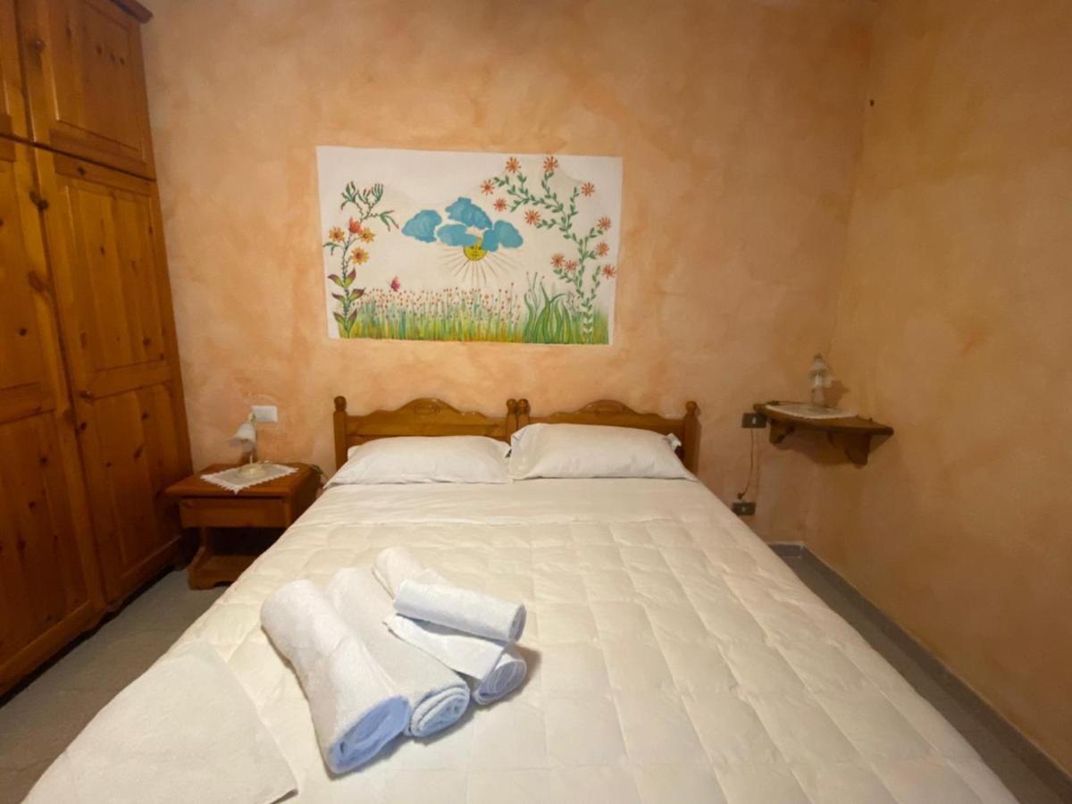 Bed And Breakfast Li Paduli Alvi Cannigione Exterior foto